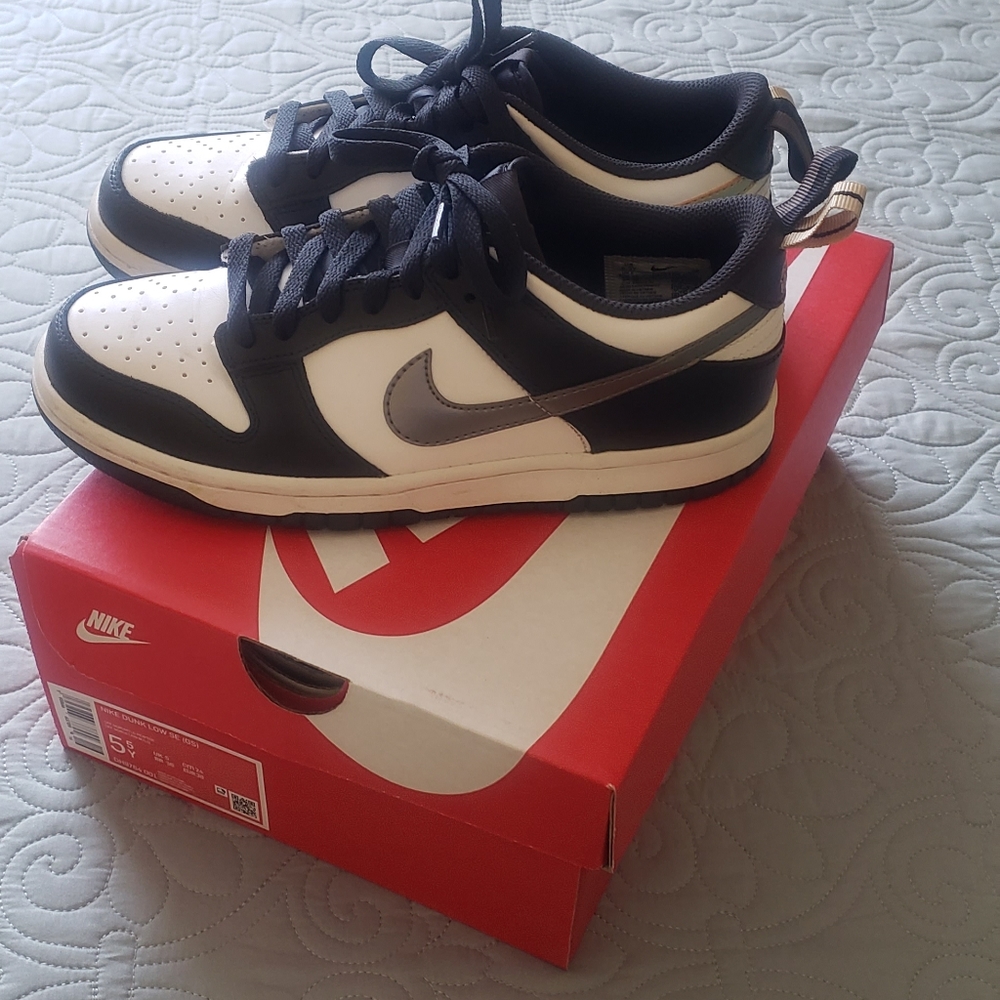 Nike dunk low se gs
